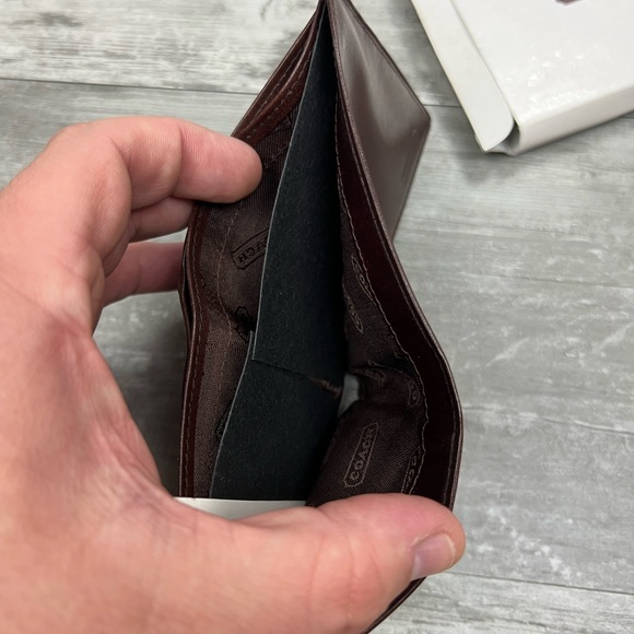 Coach NWT Brown Leather Double Billfold Wallet - Picture 3 of 8